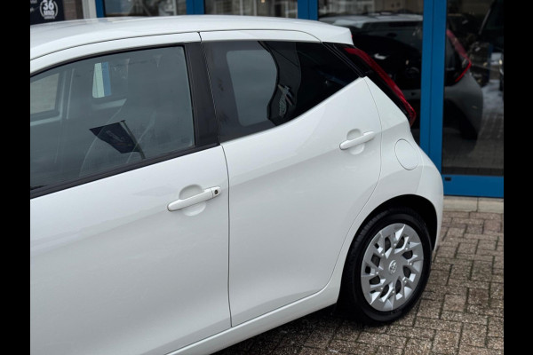 Toyota Aygo 1.0 VVT-i x-play 2018 AUT NAVI AIRCO CAMERA NAP!