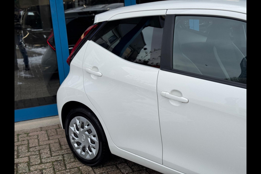 Toyota Aygo 1.0 VVT-i x-play 2018 AUT NAVI AIRCO CAMERA NAP!