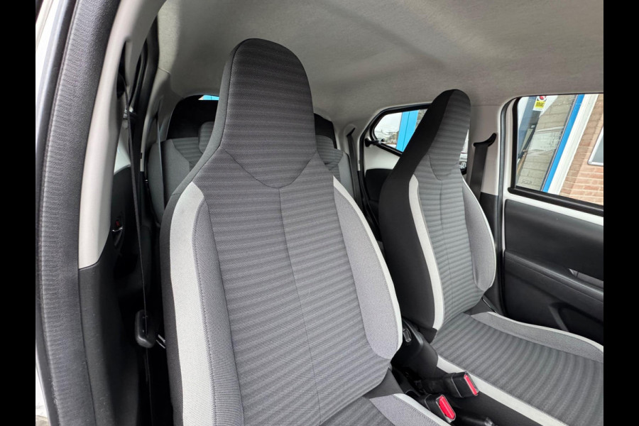 Toyota Aygo 1.0 VVT-i x-play 2018 AUT NAVI AIRCO CAMERA NAP!