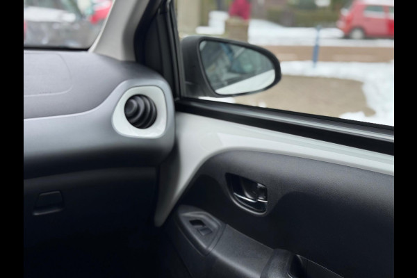 Toyota Aygo 1.0 VVT-i x-play 2018 AUT NAVI AIRCO CAMERA NAP!