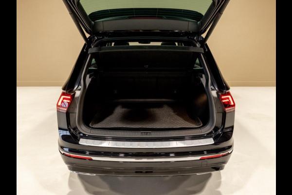 Volkswagen Tiguan 2.0 TSI 4Motion 2x R-Line / 230pk / Panoramadak / Trekhaak / Apple Carplay