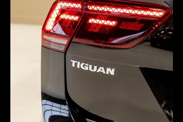 Volkswagen Tiguan 2.0 TSI 4Motion 2x R-Line / 230pk / Panoramadak / Trekhaak / Apple Carplay