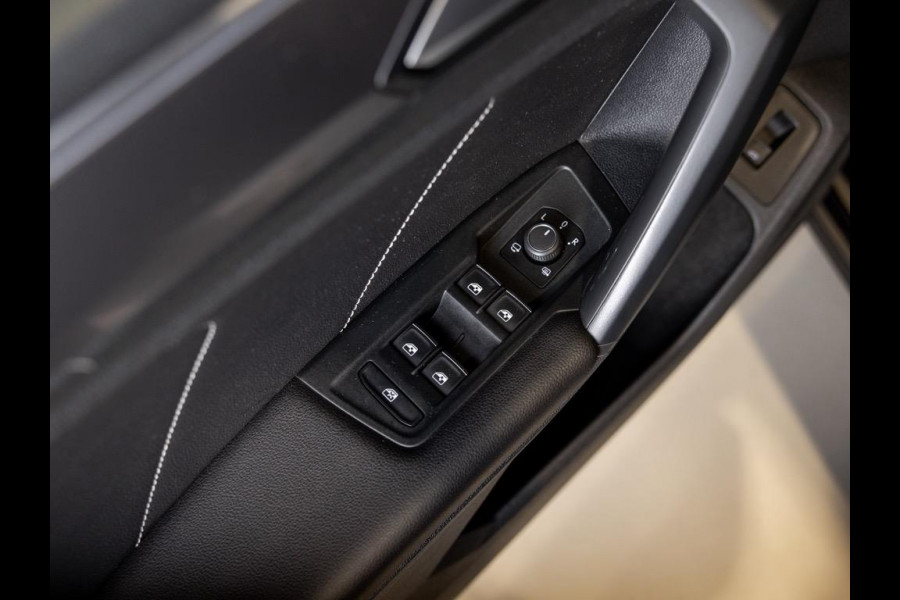 Volkswagen Tiguan 2.0 TSI 4Motion 2x R-Line / 230pk / Panoramadak / Trekhaak / Apple Carplay