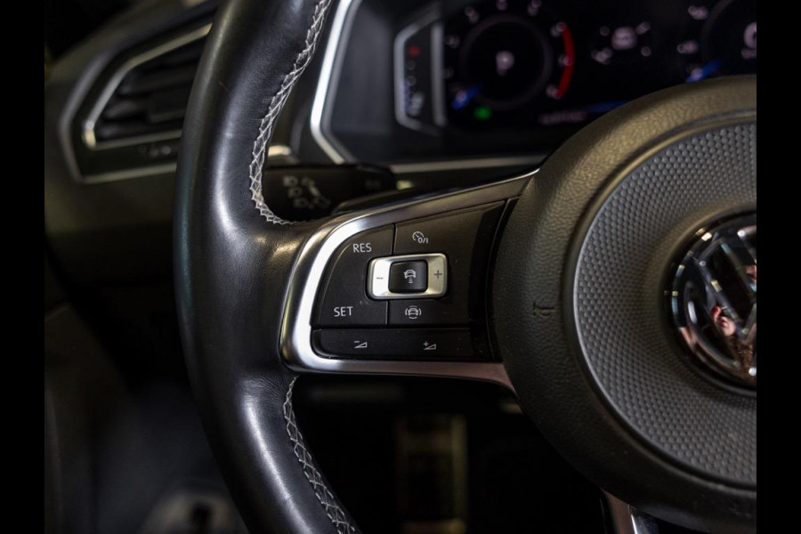 Volkswagen Tiguan 2.0 TSI 4Motion 2x R-Line / 230pk / Panoramadak / Trekhaak / Apple Carplay