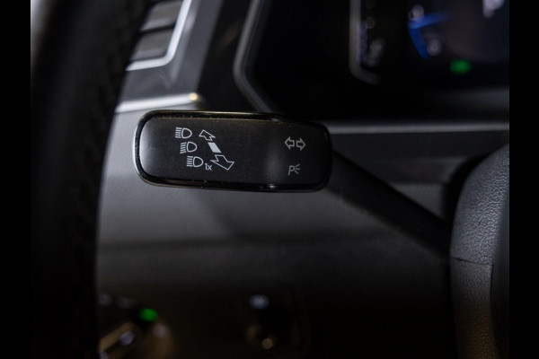 Volkswagen Tiguan 2.0 TSI 4Motion 2x R-Line / 230pk / Panoramadak / Trekhaak / Apple Carplay