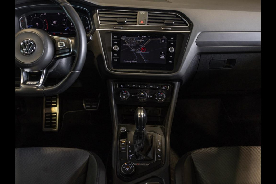 Volkswagen Tiguan 2.0 TSI 4Motion 2x R-Line / 230pk / Panoramadak / Trekhaak / Apple Carplay