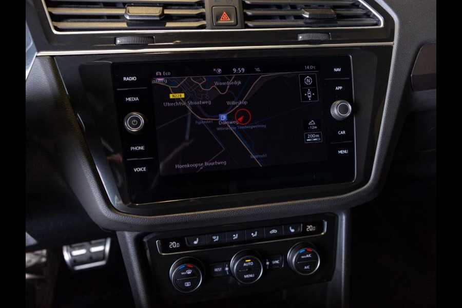 Volkswagen Tiguan 2.0 TSI 4Motion 2x R-Line / 230pk / Panoramadak / Trekhaak / Apple Carplay