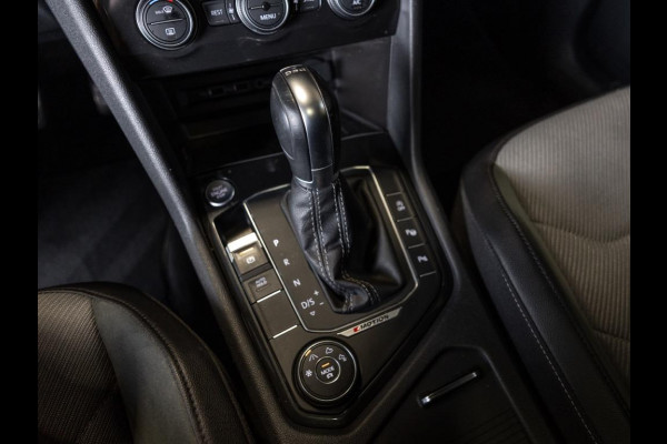 Volkswagen Tiguan 2.0 TSI 4Motion 2x R-Line / 230pk / Panoramadak / Trekhaak / Apple Carplay