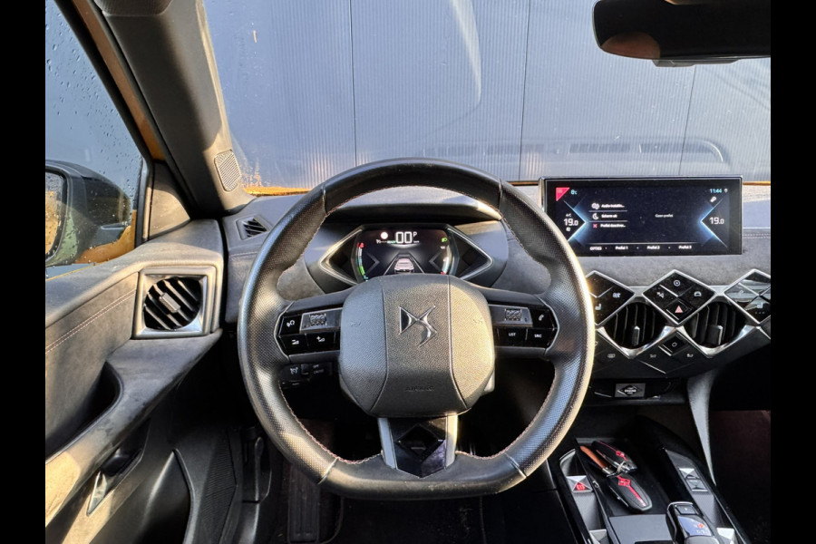 DS DS 3 Crossback E-Tense Business 50 kWh | Stoelverwarming | Apple carplay/Android auto | Camera achter | Cruise control | Navigatie |  Deze auto bezichtigen? Bel voor een afspraak!