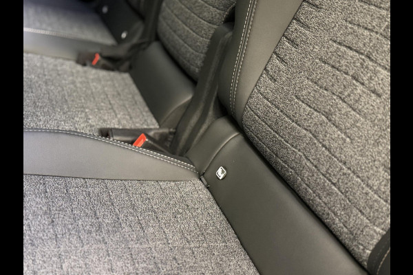 Peugeot 5008 1.2 Hybrid 136pk Allure Automaat | Navigatie | Cruise control | Climate control | LED | Voorstoelen verwarmd | Parkeersensoren | Camera | Apple Carplay/ Android Auto | Radio