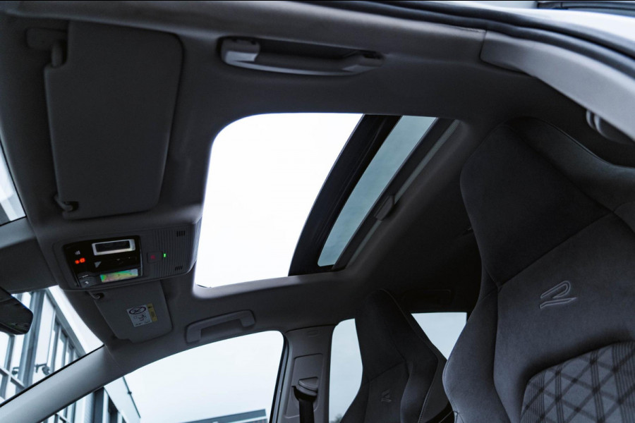 Volkswagen Golf 1.5 eTSI R-Line Business | Panoramadak | ACC | Automaat