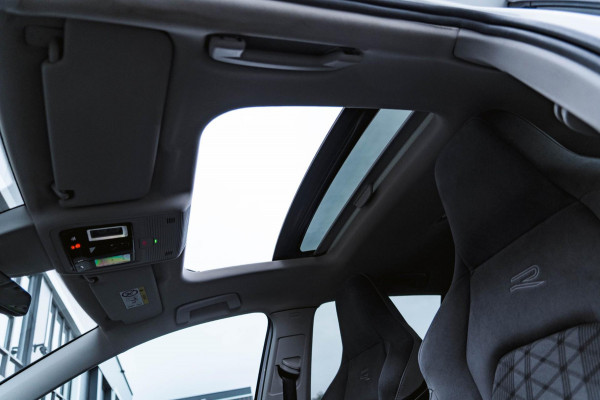 Volkswagen Golf 1.5 eTSI R-Line Business | Panoramadak | ACC | Automaat
