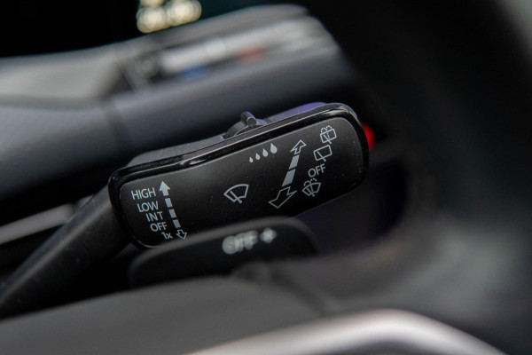 Volkswagen Golf 1.5 eTSI R-Line Business | Panoramadak | ACC | Automaat