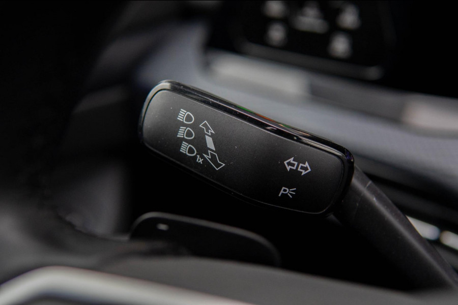 Volkswagen Golf 1.5 eTSI R-Line Business | Panoramadak | ACC | Automaat