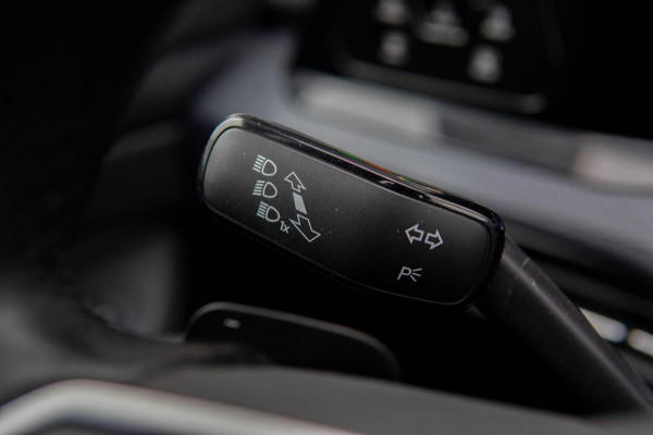 Volkswagen Golf 1.5 eTSI R-Line Business | Panoramadak | ACC | Automaat