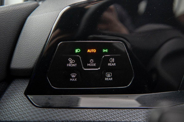 Volkswagen Golf 1.5 eTSI R-Line Business | Panoramadak | ACC | Automaat