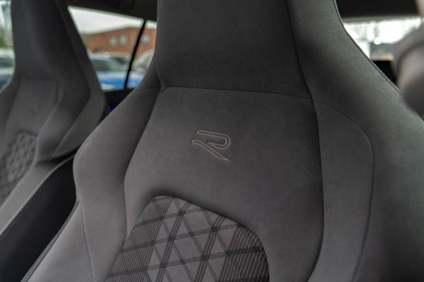 Volkswagen Golf 1.5 eTSI R-Line Business | Panoramadak | ACC | Automaat