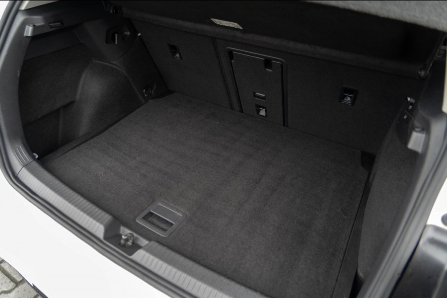 Volkswagen Golf 1.5 eTSI R-Line Business | Panoramadak | ACC | Automaat