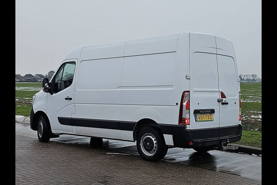 Renault Master T35 2.3 dCi 135 L2H2 airco, navi, pdc, trekhaak