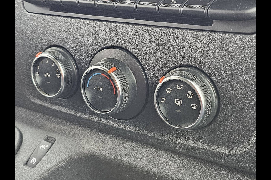 Renault Master T35 2.3 dCi 135 L2H2 airco, navi, pdc, trekhaak