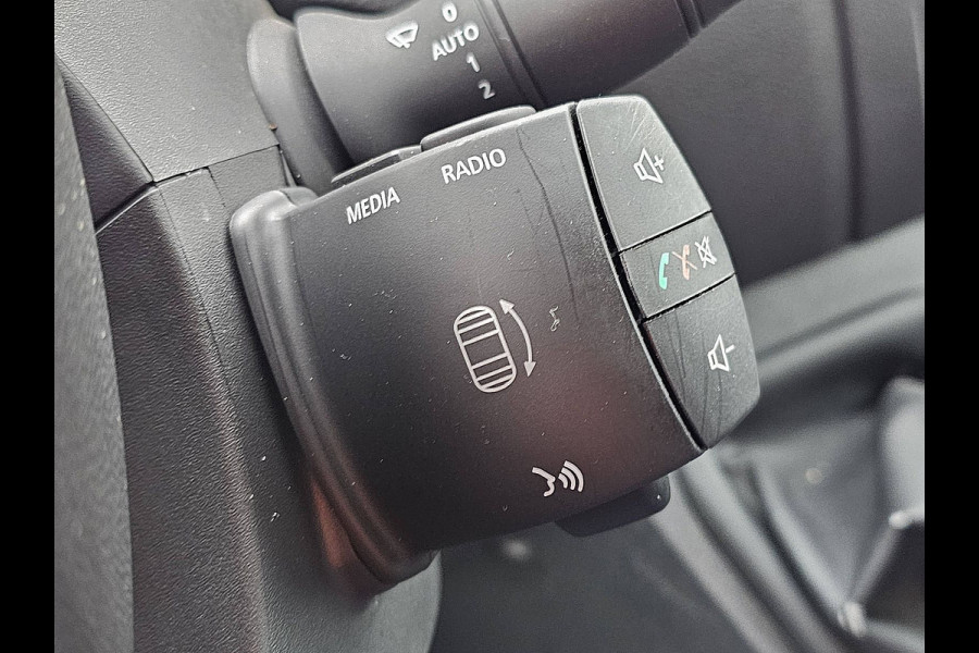 Renault Master T35 2.3 dCi 135 L2H2 airco, navi, pdc, trekhaak