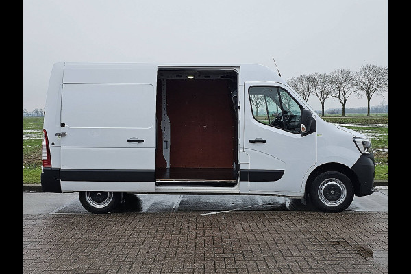 Renault Master T35 2.3 dCi 135 L2H2 airco, navi, pdc, trekhaak