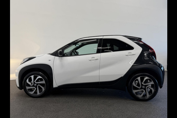 Toyota Aygo X 1.0 VVT-i Automaat Pulse | Navigatie | Apple Carplay/Android Auto | Camera | 17" Lichtmetalen Velgen | Climate Control | Adaptive Cruise Control | Two Tone
