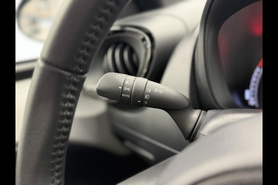 Toyota Aygo X 1.0 VVT-i Automaat Pulse | Navigatie | Apple Carplay/Android Auto | Camera | 17" Lichtmetalen Velgen | Climate Control | Adaptive Cruise Control | Two Tone