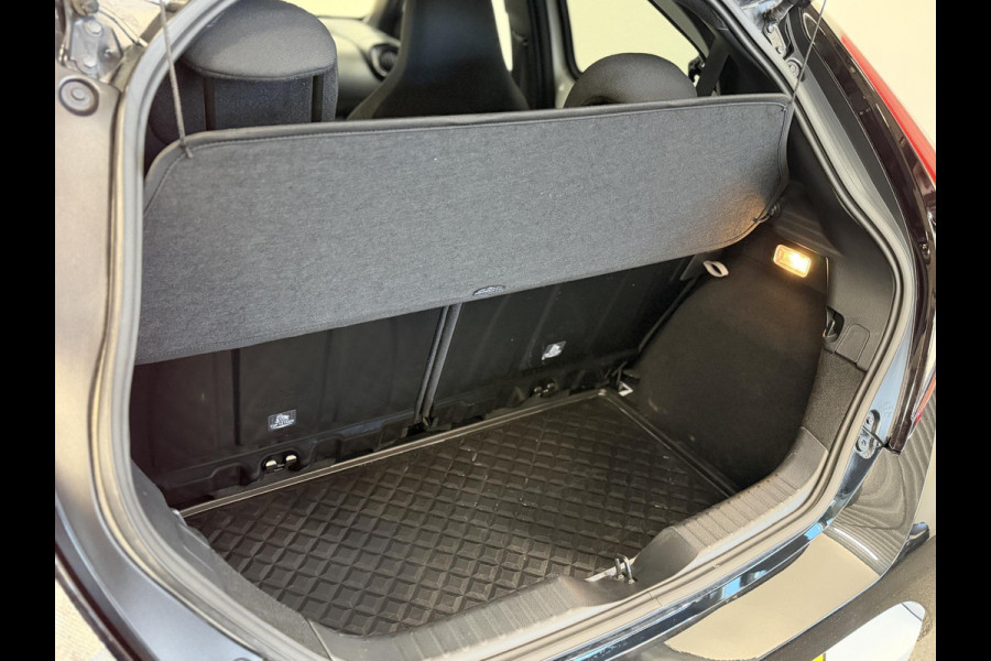 Toyota Aygo X 1.0 VVT-i Automaat Pulse | Navigatie | Apple Carplay/Android Auto | Camera | 17" Lichtmetalen Velgen | Climate Control | Adaptive Cruise Control | Two Tone