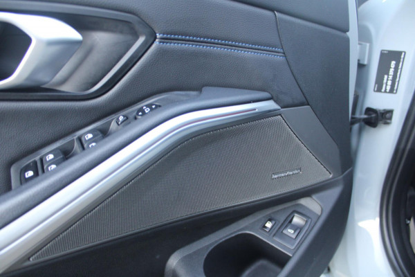 BMW 3-serie 330e M-Sport Pro | Pano | HUD | HK | 19''