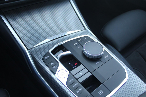 BMW 3-serie 330e M-Sport Pro | Pano | HUD | HK | 19''