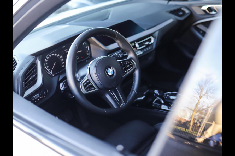 BMW 1-serie 118i High Executive | M-Sport | PDC | LED | Cruise Control