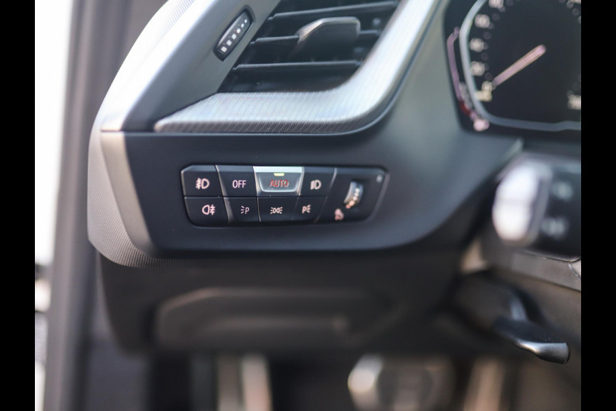 BMW 1-serie 118i High Executive | M-Sport | PDC | LED | Cruise Control