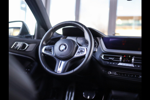 BMW 1-serie 118i High Executive | M-Sport | PDC | LED | Cruise Control