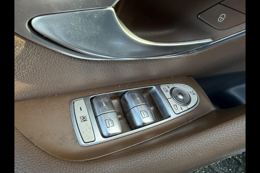 Mercedes-Benz E-Klasse 220 d Business Solution | Widescreen | Sfeerverlichting | Navigatie | Lederen Bekleding | Stoelverwarming |