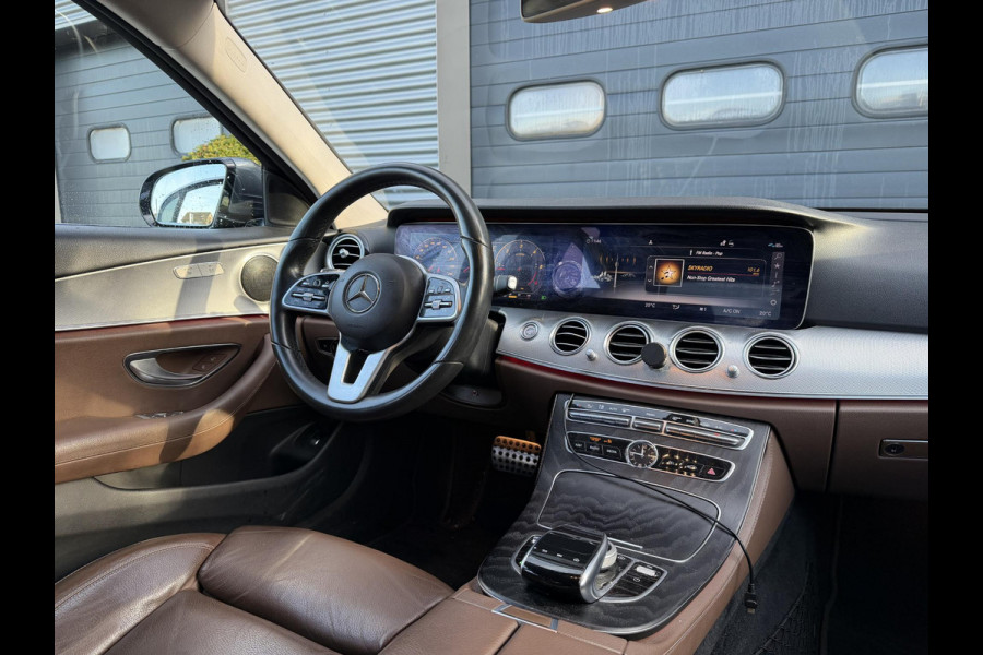 Mercedes-Benz E-Klasse 220 d Business Solution | Widescreen | Sfeerverlichting | Navigatie | Lederen Bekleding | Stoelverwarming |