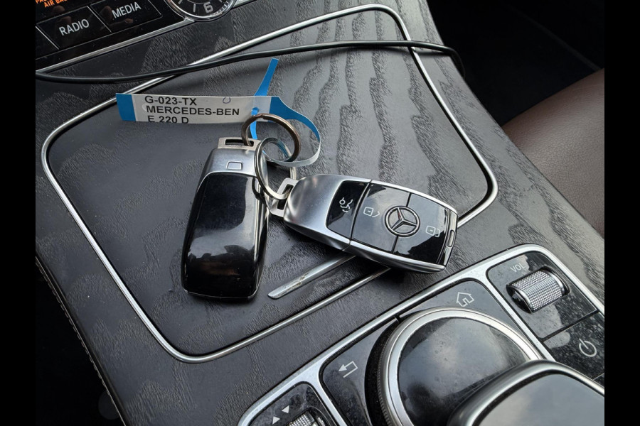 Mercedes-Benz E-Klasse 220 d Business Solution | Widescreen | Sfeerverlichting | Navigatie | Lederen Bekleding | Stoelverwarming |
