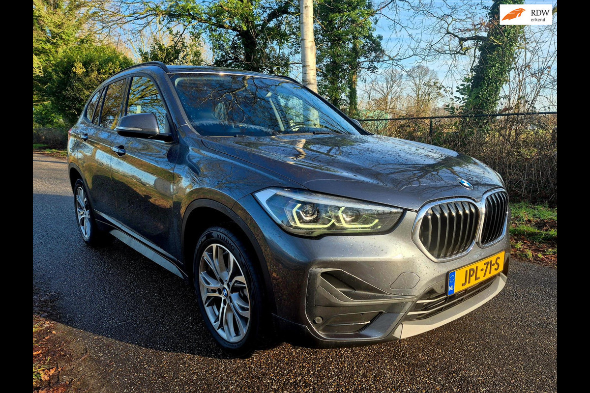 BMW X1 SDrive18i Executive . Panoramadak . 37000 km