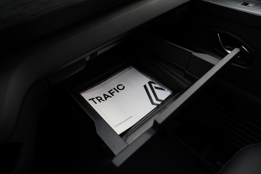 Renault Trafic 2.0 170 PK L2H1 DC | Dubbel Cabine | L+R Schuifdeur | Navigatie | Blind Spot | Camera | CarPlay | Trekhaak | Stoelverwarming | Virtual Cockpit | 5-Zitter | Dubbel cabine | NAP Logisch | NL Auto