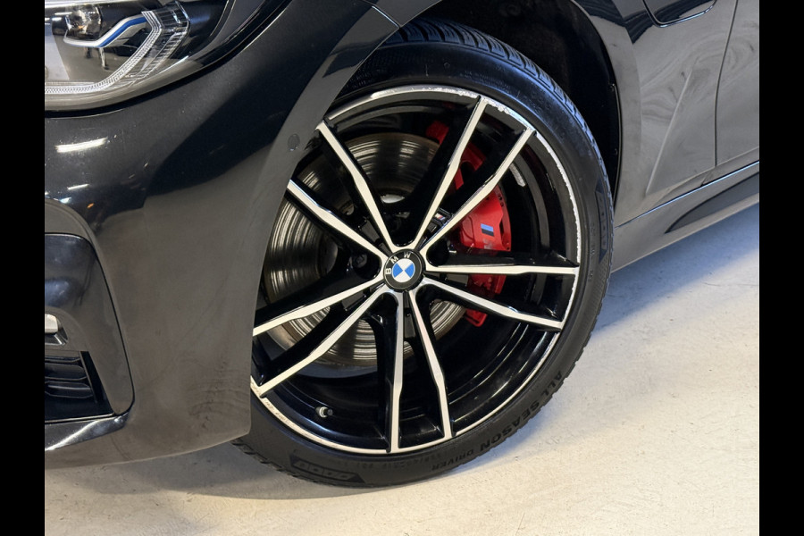 BMW 3 Serie Touring 320e Business Edition Plus | M-Sport | 19''inch | Stoel/stuurverw. | Apple Carplay | Sfeerverlichting