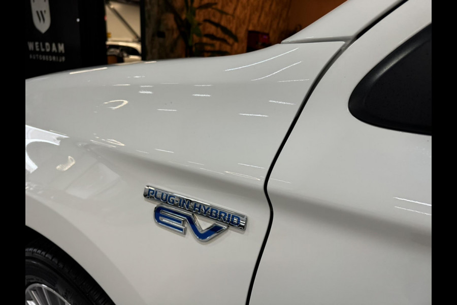 Mitsubishi Outlander 2.4 PHEV Intense Garantie Camera Navi StoelVW LED Cruise Clima Rijklaar