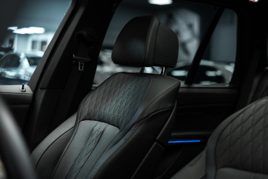 BMW X5 xDrive45e High Executive | M uitgevoerd | Stoelmassage | Sky Lounge | Head-Up | Carbon |