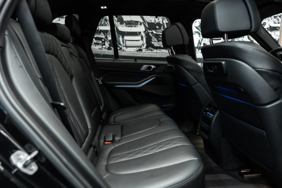 BMW X5 xDrive45e High Executive | M uitgevoerd | Stoelmassage | Sky Lounge | Head-Up | Carbon |