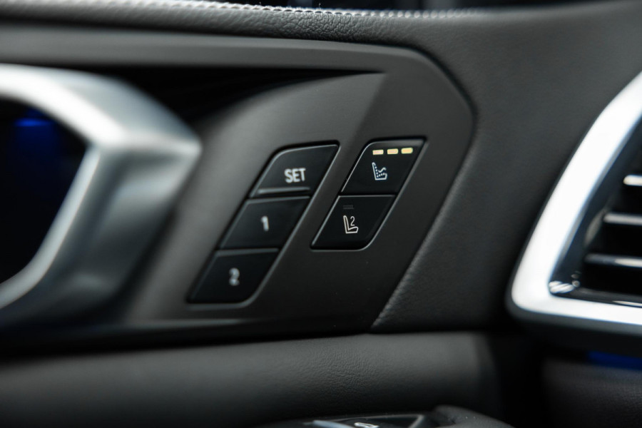BMW X5 xDrive45e High Executive | M uitgevoerd | Stoelmassage | Sky Lounge | Head-Up | Carbon |