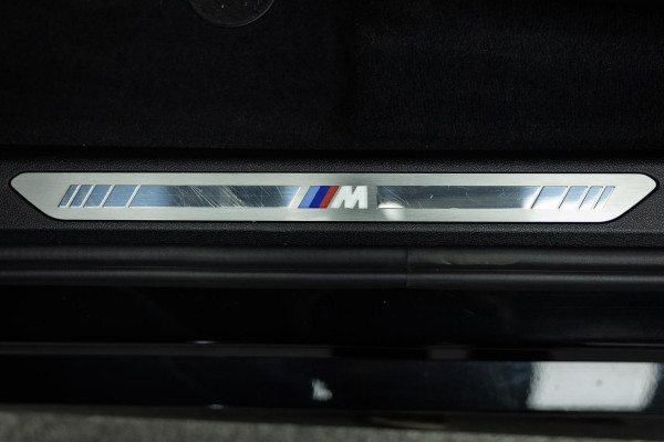 BMW X5 xDrive45e High Executive | M uitgevoerd | Stoelmassage | Sky Lounge | Head-Up | Carbon |