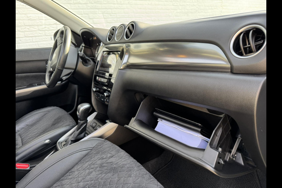Suzuki Vitara 1.5 Hybrid Automaat Adaptive cruise Climate control Full LED Panoramadak Achteruitrijcamera Apple / Android Trekhaak