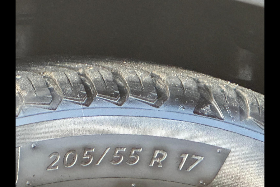 Renault Captur 1.2 TCe Bose - Navigatie I Airco I Sport velgen I PDC I LED I Comfort pakket I Dealer onderhouden