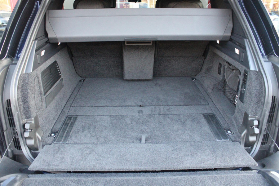 Land Rover Range Rover 4.4 V8 P530 SV LWB AWD AUTOMAAT | PANORAMISCH SCHUIF/KANTEL DAK | MEESTURENDE ACHTERAS | ELEKTRISCH WEGKLAPBARE TREKHAAK | SV INTERIEUR FIRST CLASS CABIN PACK (TWEE VOLLEDIG VERTELBARE ACHTERSTOELEN MET SCHERMEN EN KOELKAST) (RSE) | 23" OBLIVN VELGEN | LUCHTVERING | MASSAGE FUNCTIE OP ALLE STOELEN INCL. VERWARMING EN KOELING | VOORRUIT/STUUR VERWARMING | PRIVACY GLASS | LEDEREN BEKLEDING SEMI ANILINE/EBONY | ADAPTIVE CRUISE CONTROL | ALLE STOELEN ELEKTRISCH VERSTELBAAR 24 VOUDIG | 360° CAMERA | HEMELBEKLEDING LEDER EBONY | DODEHOEK DETECTIE | HEAD UP DISPLAY | SOFT CLO