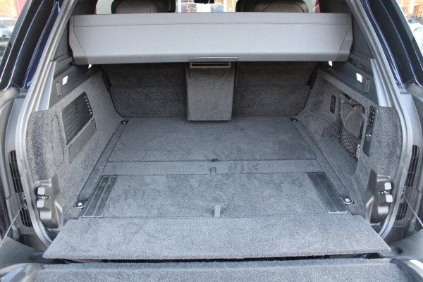 Land Rover Range Rover 4.4 V8 P530 SV LWB AWD AUTOMAAT | PANORAMISCH SCHUIF/KANTEL DAK | MEESTURENDE ACHTERAS | ELEKTRISCH WEGKLAPBARE TREKHAAK | SV INTERIEUR FIRST CLASS CABIN PACK (TWEE VOLLEDIG VERTELBARE ACHTERSTOELEN MET SCHERMEN EN KOELKAST) (RSE) | 23" OBLIVN VELGEN | LUCHTVERING | MASSAGE FUNCTIE OP ALLE STOELEN INCL. VERWARMING EN KOELING | VOORRUIT/STUUR VERWARMING | PRIVACY GLASS | LEDEREN BEKLEDING SEMI ANILINE/EBONY | ADAPTIVE CRUISE CONTROL | ALLE STOELEN ELEKTRISCH VERSTELBAAR 24 VOUDIG | 360° CAMERA | HEMELBEKLEDING LEDER EBONY | DODEHOEK DETECTIE | HEAD UP DISPLAY | SOFT CLO
