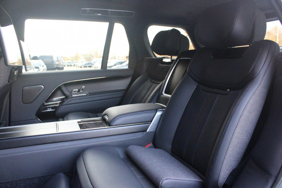 Land Rover Range Rover 4.4 V8 P530 SV LWB AWD AUTOMAAT | PANORAMISCH SCHUIF/KANTEL DAK | MEESTURENDE ACHTERAS | ELEKTRISCH WEGKLAPBARE TREKHAAK | SV INTERIEUR FIRST CLASS CABIN PACK (TWEE VOLLEDIG VERTELBARE ACHTERSTOELEN MET SCHERMEN EN KOELKAST) (RSE) | 23" OBLIVN VELGEN | LUCHTVERING | MASSAGE FUNCTIE OP ALLE STOELEN INCL. VERWARMING EN KOELING | VOORRUIT/STUUR VERWARMING | PRIVACY GLASS | LEDEREN BEKLEDING SEMI ANILINE/EBONY | ADAPTIVE CRUISE CONTROL | ALLE STOELEN ELEKTRISCH VERSTELBAAR 24 VOUDIG | 360° CAMERA | HEMELBEKLEDING LEDER EBONY | DODEHOEK DETECTIE | HEAD UP DISPLAY | SOFT CLO